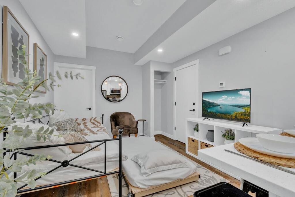 Stylish Suite-nearwem-4 Bed-central Holiday home Edmonton