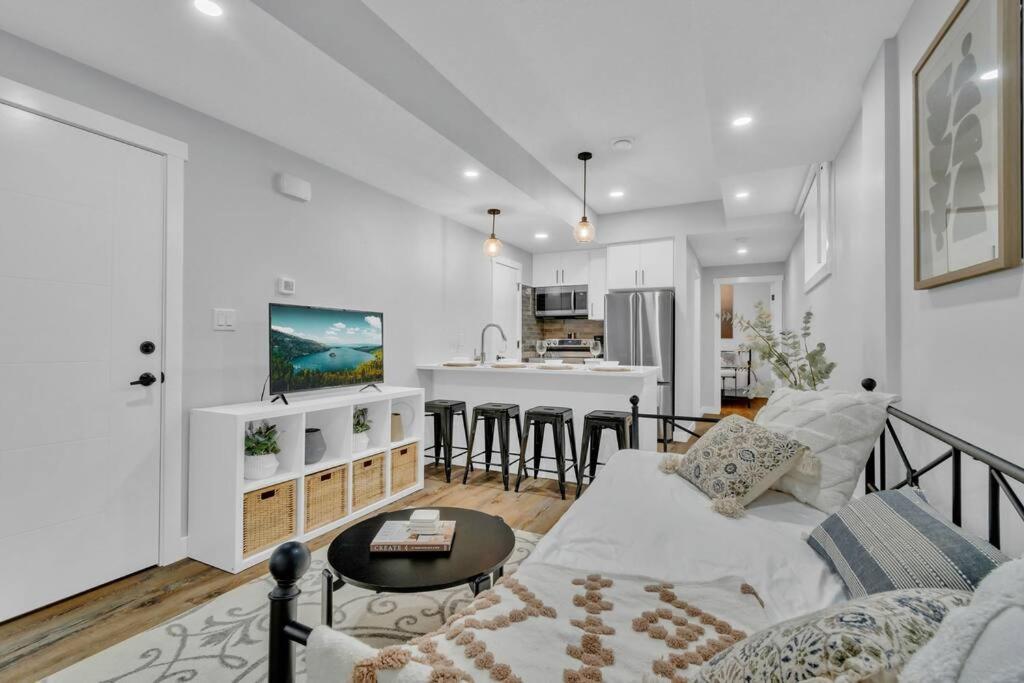 Stylish Suite-nearwem-4 Bed-central