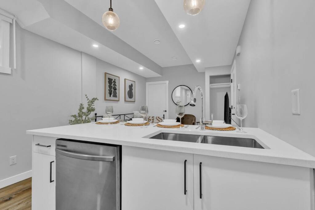 Stylish Suite-nearwem-4 Bed-central Holiday home Edmonton