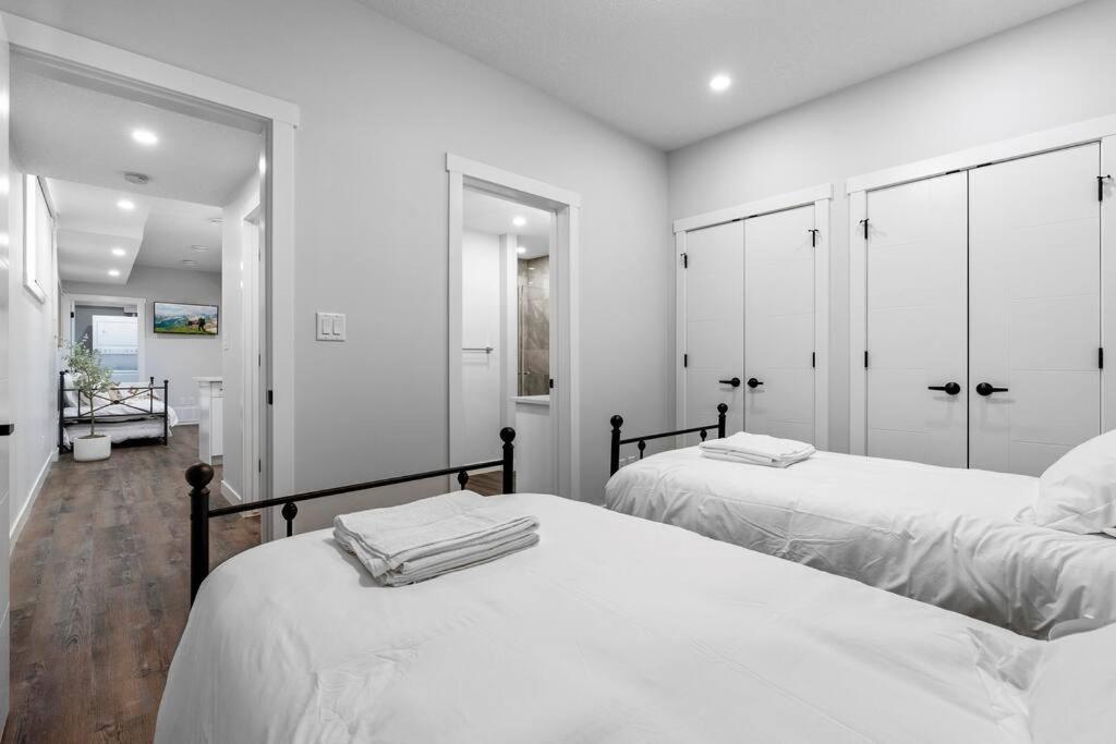 Stylish Suite-nearwem-4 Bed-central Holiday home *